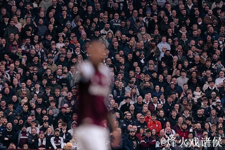 维拉主场高唱欧冠歌曲嘲讽阿森纳？球迷回应：我们只是开心